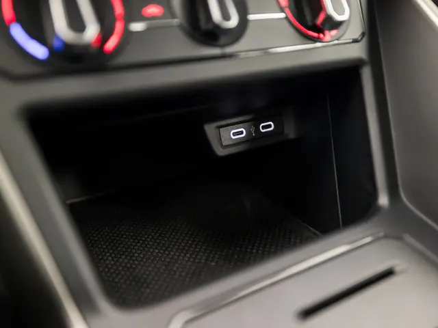 Volkswagen Polo 1.0 TSI Sportline 2021 Benzine 23