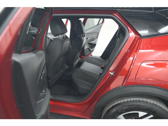 Peugeot 2008 PureTech 130 EAT8 GT 2024 Benzine 34