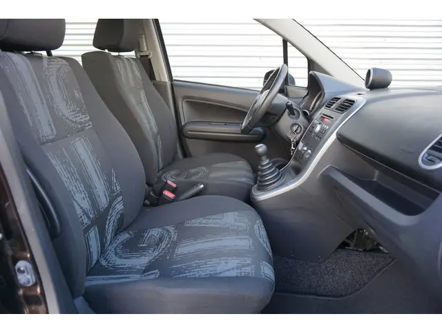 Opel Agila 1.0 Berlin 2014 Benzine 17