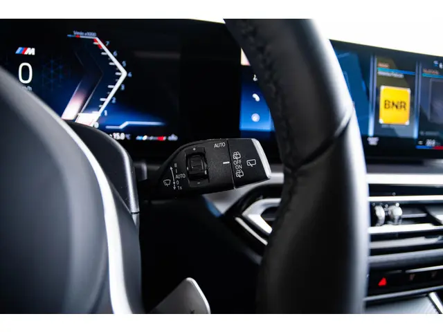 BMW 3 Serie Touring 330i 2023 Benzine 52