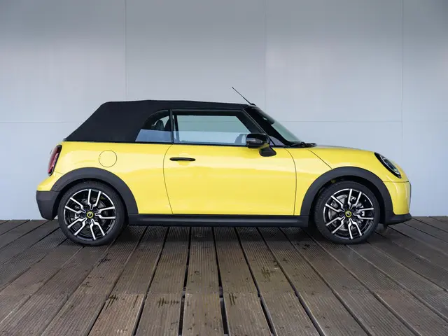 MINI Cabrio C 2025 Benzine 4