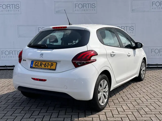 Peugeot 208 1.2 PureTech Signature 2019 Benzine 3