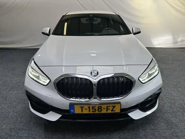 BMW 1 Serie 118i Business Edition Plus 2022 Benzine 10