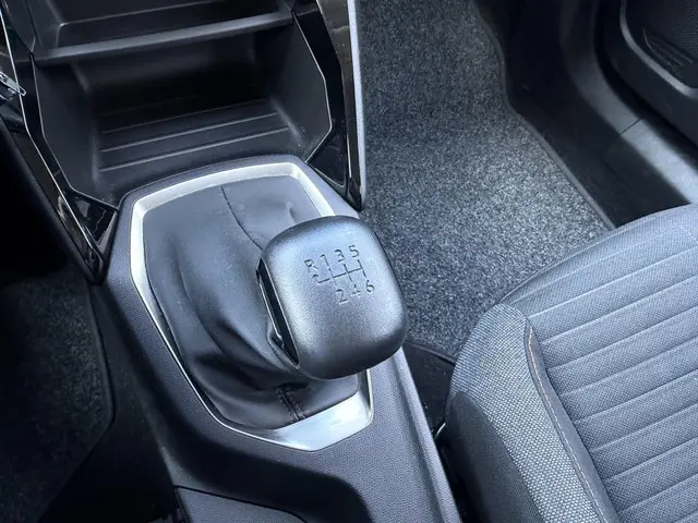 Peugeot 2008 1.2 Turbo 100 PK Active Pack 2021 Benzine 19