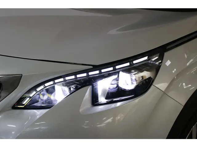 Peugeot 3008 1.2 PureTech GT Line 130 PK. 2017 Benzine 12