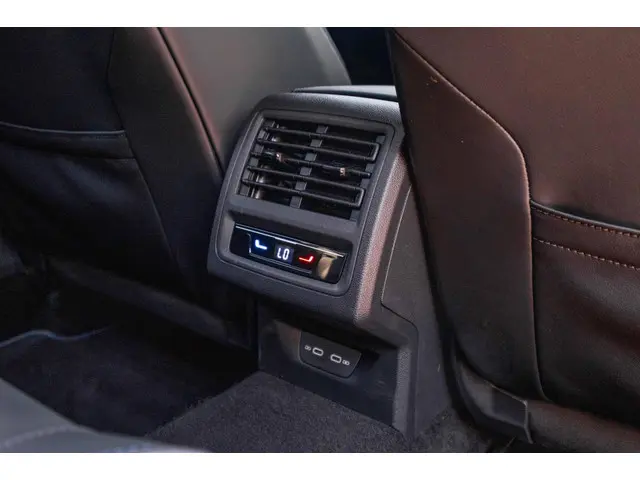 Volkswagen Golf Variant R | 322 PK | 2023 Benzine 49