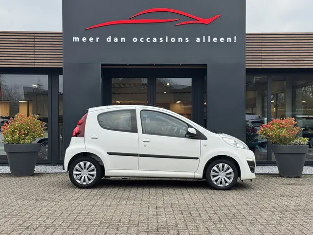 Peugeot 107 107 Active 2013 Benzine 4