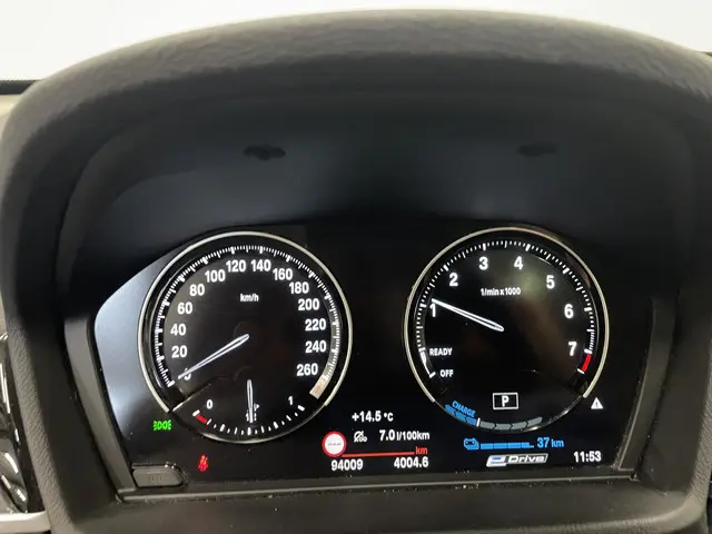 BMW X1 xDrive25e SportLine 2021 Hybride Benzine 27