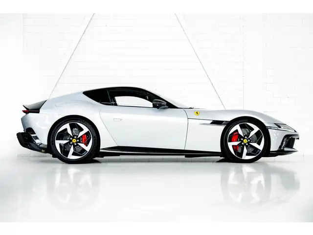 Ferrari 12Cilindri V12 2025 Benzine 3