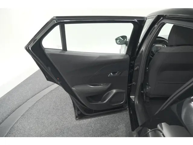 Peugeot 2008 PureTech 130 EAT8 Active 2021 Benzine 61