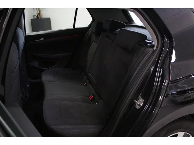 Volkswagen Golf 1.4 eHybrid Style 2024 Hybride Benzine 12