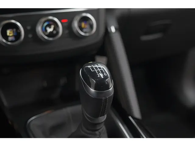Renault Kadjar TCe 140 Black Edition 2021 Benzine 52