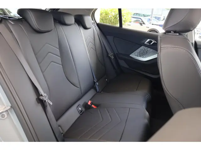 BMW 1 Serie 120 M Sport Design Edition 2025 Benzine 8