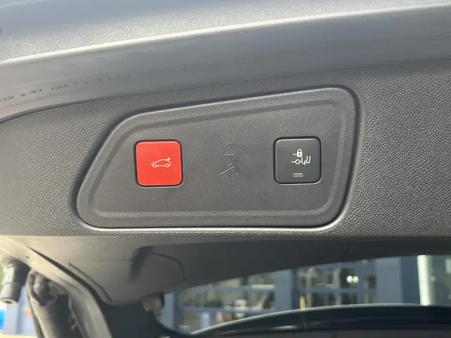 Peugeot 3008 1.2 Turbo 130 PK 2021 Benzine 36