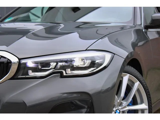BMW 3 Serie 330i High Executive Edition 2019 Benzine 32