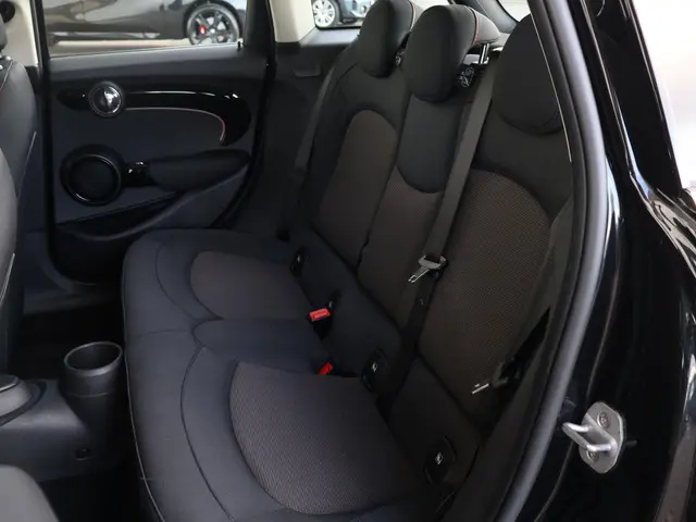 MINI Cooper Mini 1.5 Camden Edition 2023 Benzine 39