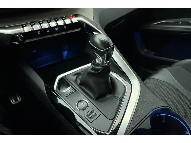 Peugeot 3008 1.2T 130pk GT 2024 Benzine 26