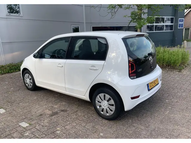 Volkswagen up! 3