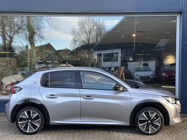 Peugeot e-208 EV GT Pack 136 PK 2022 Elektrisch 9