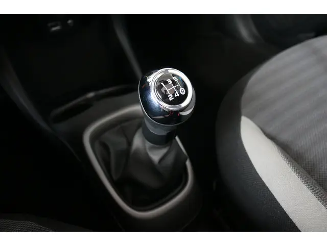 Toyota Aygo 1.0 VVT-i x-play Cabrio, 2019 Benzine 30