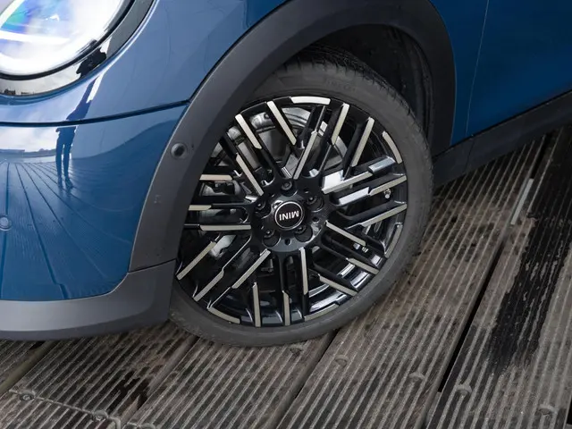 MINI 5-Deurs Cooper C Favoured 2025 Benzine 15