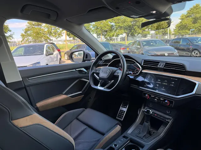 Audi Q3 35 TFSI * Leder * 360 Camera * Keyless 2020 Benzine 56