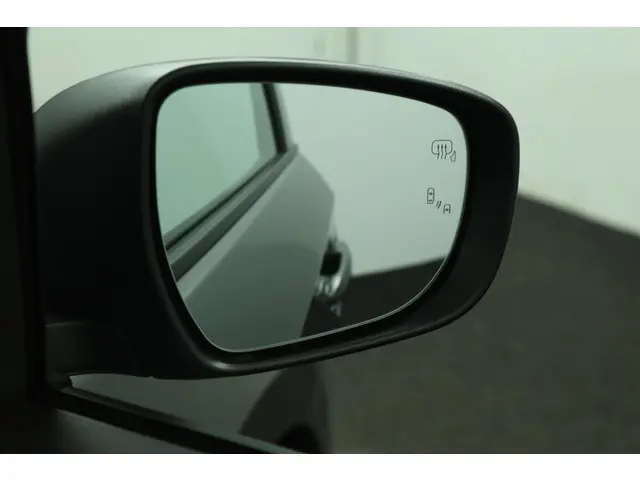 Suzuki Swift 1.2 Select Smart Hybrid 2025 Benzine 41