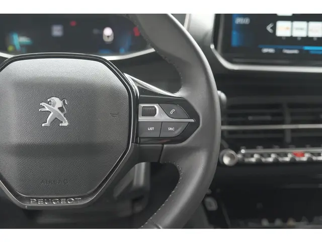 Peugeot 208 PureTech 100 EAT8 Allure Pack 2022 Benzine 32