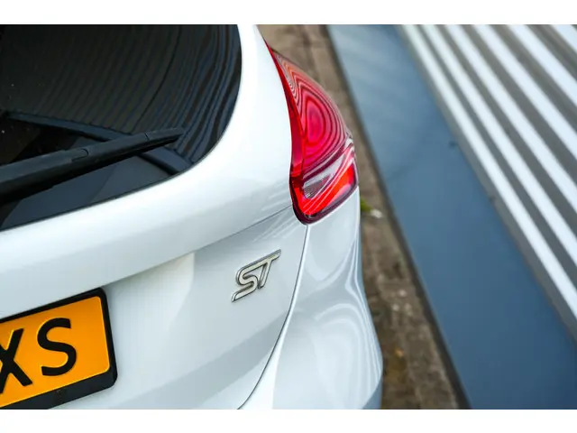 Ford Focus 2.0 ST-3 2016 Benzine 34