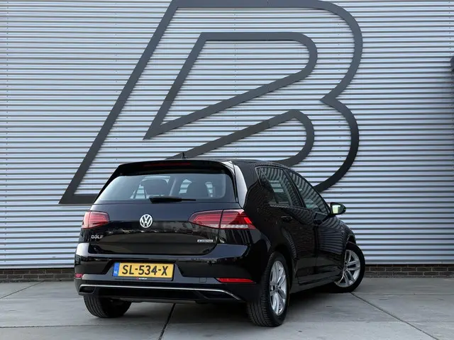 Volkswagen Golf 1.5 TSI Comfortline 2018 Benzine 2