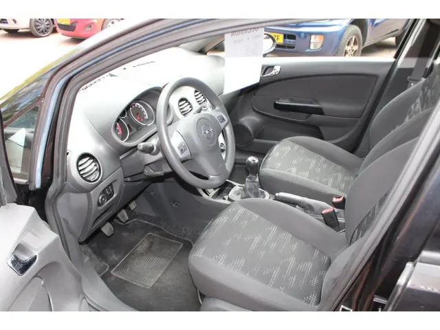 Opel Corsa 1.2-16V Berlin 2014 Benzine 8