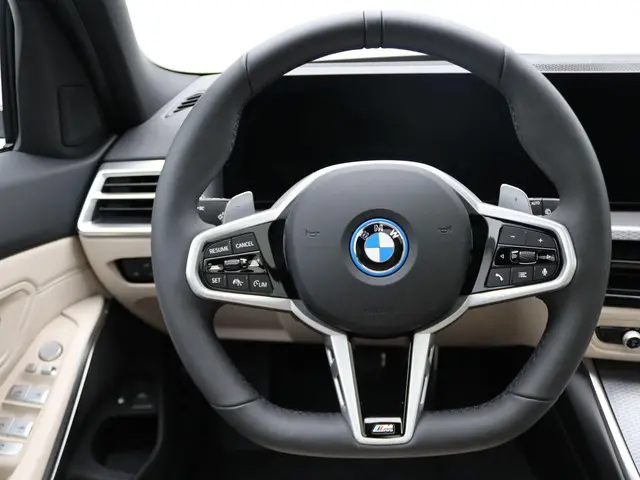 BMW 3 Serie Touring 330e 2025 Hybride Benzine 7