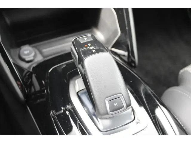 Peugeot 2008 1.2 PureTech GT-Line 2020 Benzine 26
