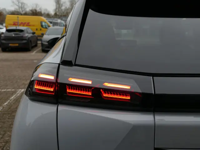 Peugeot 2008 1.2 Hybrid 145 Allure 2025 Hybride Benzine 32