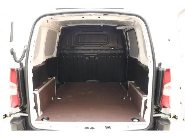 Citroën Berlingo 1.5 BlueHDi 100 S&S L1 2024 Diesel 27