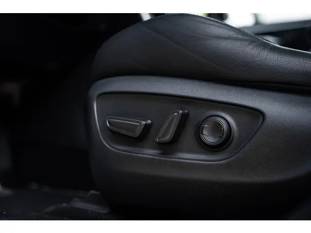 Toyota RAV4 2.5 HEV AWD Bi-Tone 2023 Hybride Benzine 12