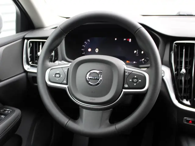 Volvo V60 2.0 B4 Essential Bright 2025 Benzine 16