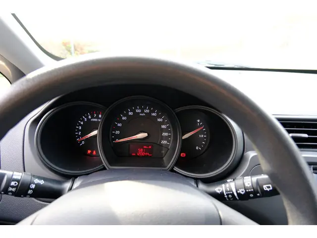 Kia Rio 1.2 CVVT Plus Pack 5-drs Airco|Navi 2014 Benzine 12