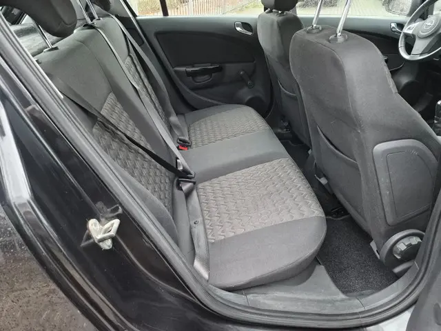 Opel Corsa 1.4-16V Design Edition 2013 Benzine 9