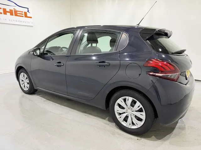 Peugeot 208 HB 1.2 PureTech Blue Lion 2017 Benzine 36