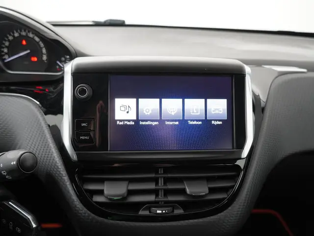 Peugeot 2008 1.2 PureTech Allure 2017 Benzine 18