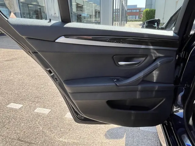 BMW 5 Serie Touring 520i High Executive 2015 Benzine 25