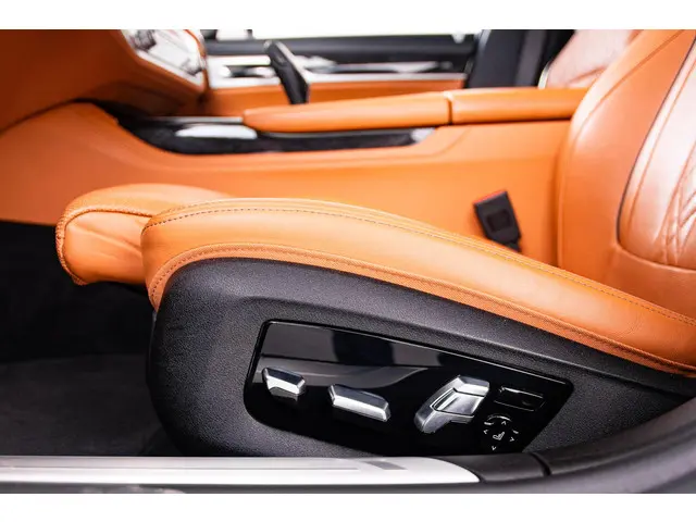 BMW 7 Serie 750i xDrive High Executive 2018 Benzine 17