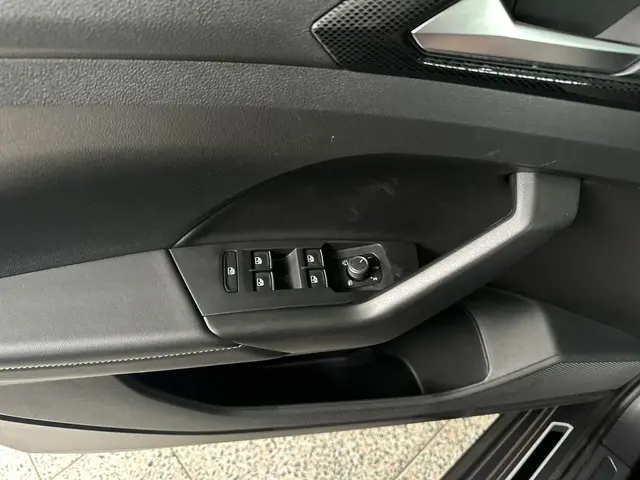 Volkswagen T-Cross 1.0 TSI R-Line Edition 2024 Benzine 17