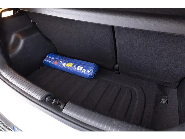 Hyundai i10 1.0i Comfort | AIRCO | BLUETOOTH . 2019 Benzine 25