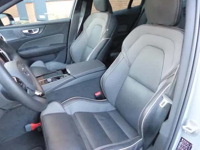 Volvo S60 T8 AWD Ultimate Dark 2024 Hybride Benzine 11