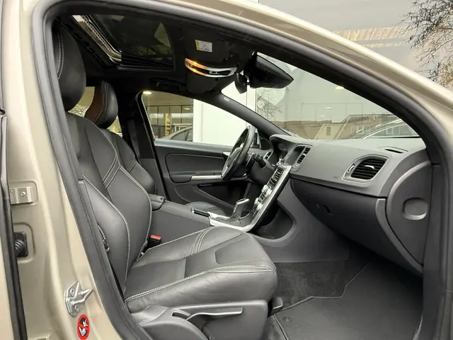 Volvo S60 1.5 T3 Polar+ Dynamic Aut. 2018 Benzine 37