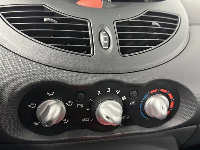 Renault Twingo 1.2 16V Parisienne 2014 Benzine 11