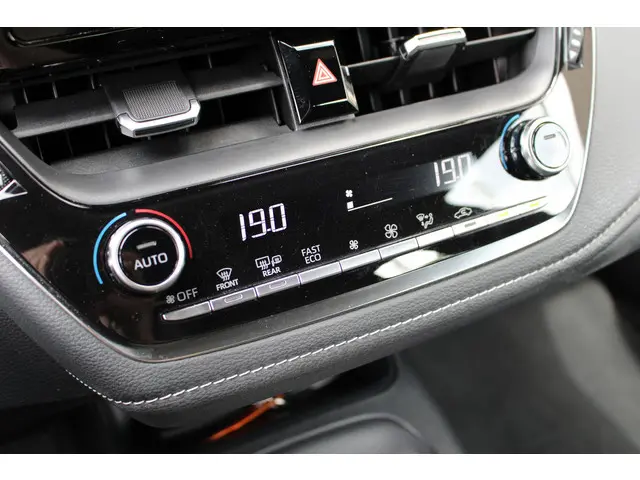 Toyota Corolla 1.8 Hybrid Business 2022 Hybride Benzine 12