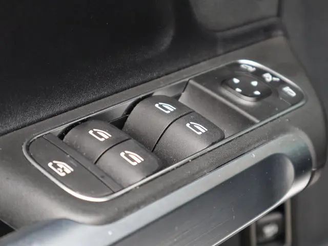 Mercedes-Benz 200-klasse GLB AMG Line 2023 Benzine 19